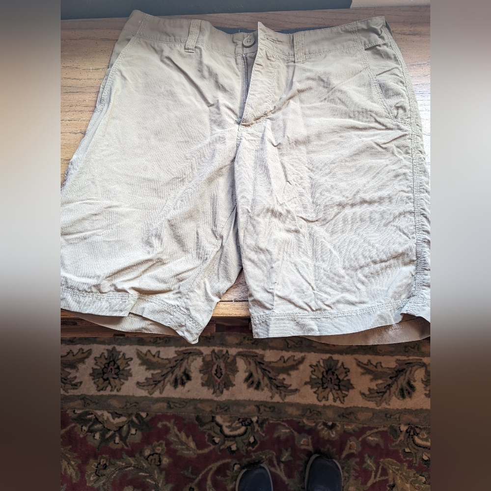 Mountain Hardware Shorts Mens Size 31 Hiking Outdoor Tan Nylon